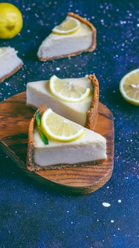 Creamy No-Bake Lime Pies Perfect For Cozy Winter Gatherings