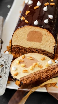Decadent Lotus Biscoff Cake Recipe To Impress Your Guests