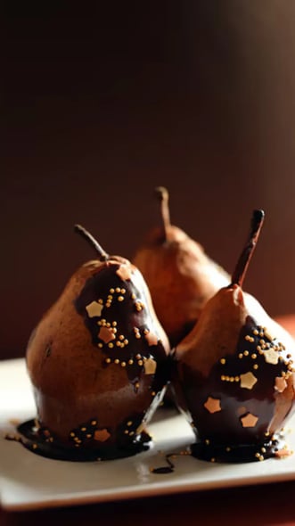 Family-Friendly Chocolate-Dipped Pears: A Fun Dessert Idea
