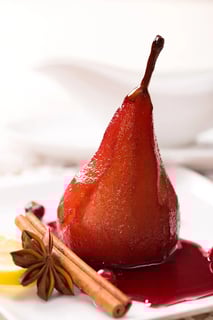 How to Make Elegant Poached Pears in Red Wine in 5 Steps