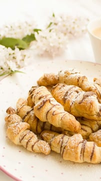 Molten Chocolate Cinnamon Crescent Bites: A Warm, Gooey Delight