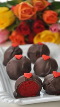 red-velvet-cake-pop-recipe-for-bite-sized-delights-feature-image