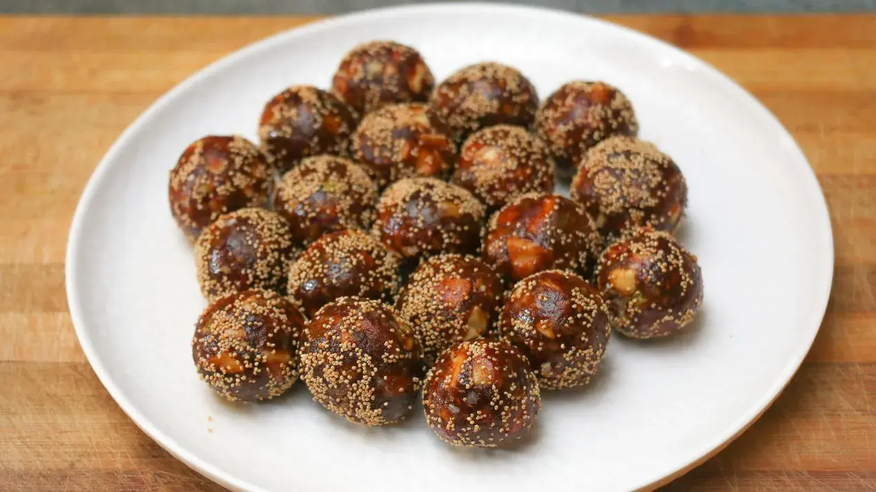 5-Step Chocolate Honey Date Ladoo for a Buddha Purnima Treat