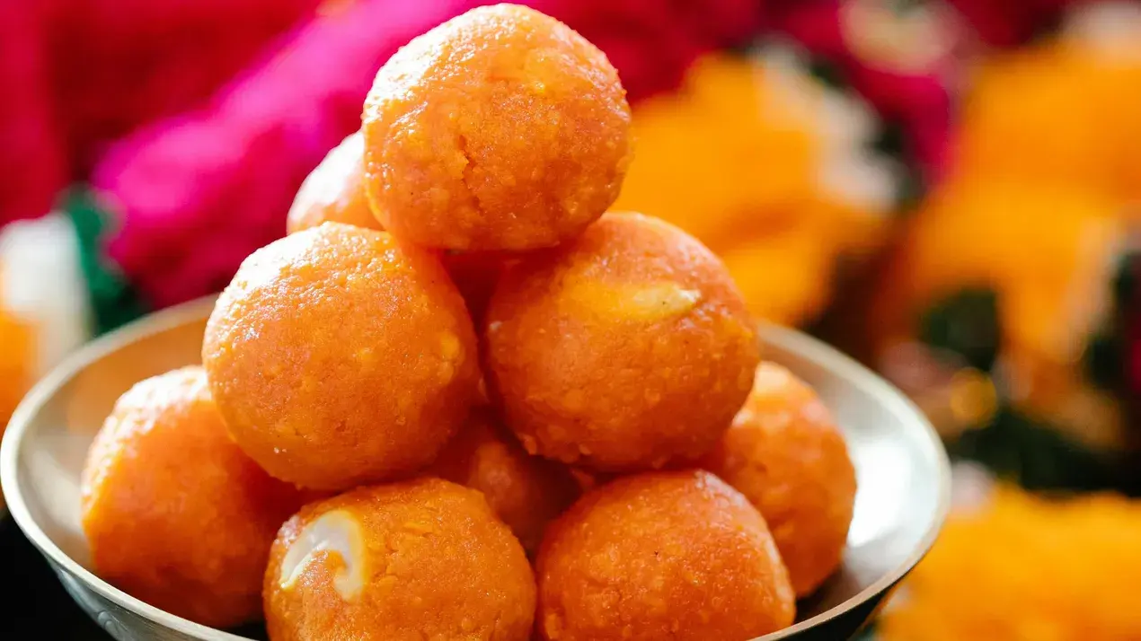 Besan Ke Ladoo Recipe For Raksha Bandhan: Traditional Sweet Made Easy At Home