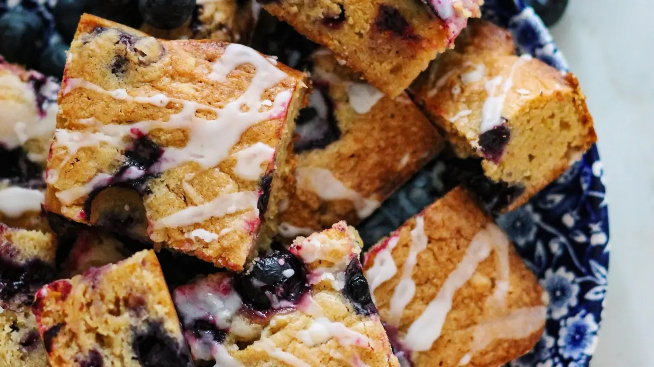 Blondie Dessert Guide: Easy Recipe, Flavor Variations, Baking Tips, And The Difference Between Blondies And Brownies