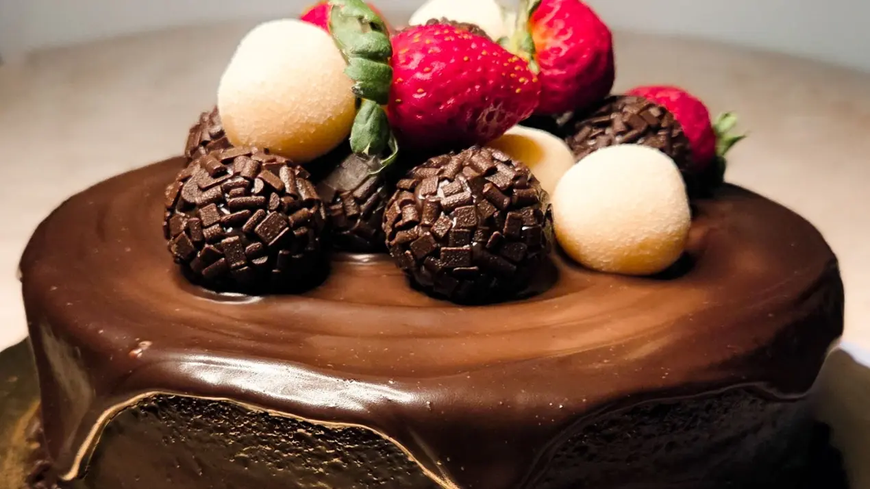 Chocolate Truffle Ice Cream Cake Recipe: Layers, Assembly Steps, Freezing Tips, And Decoration Ideas