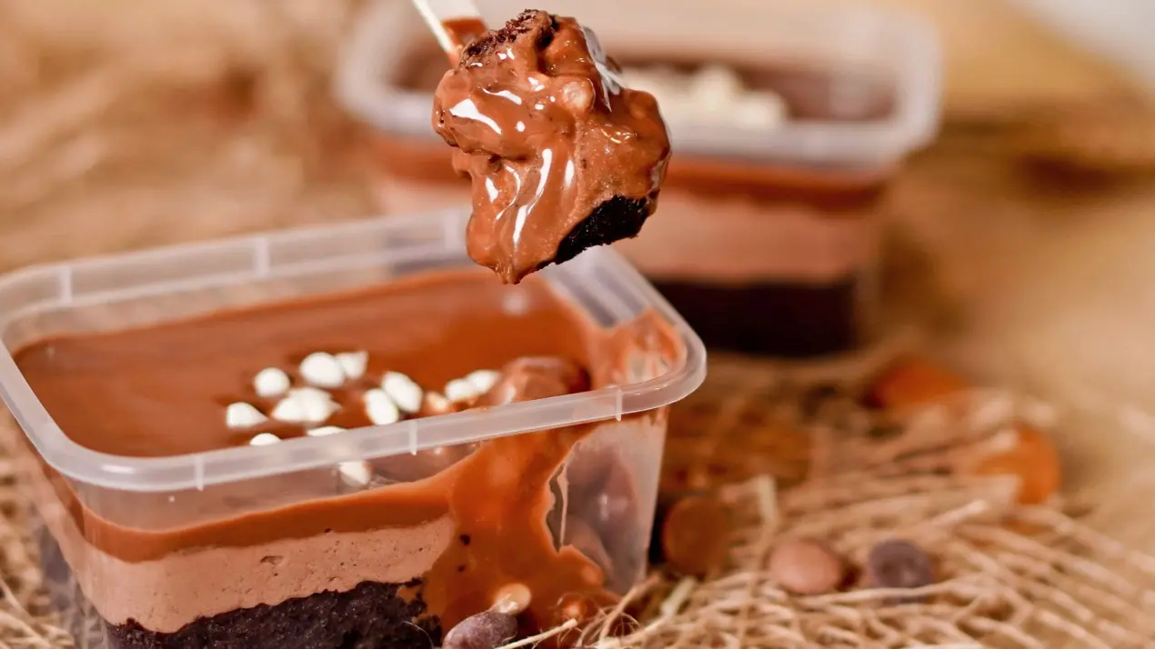 Chocolate Tub Cake Recipe: Moist Cake Layers, Chocolate Cream, Ganache, And Easy Assembly Steps