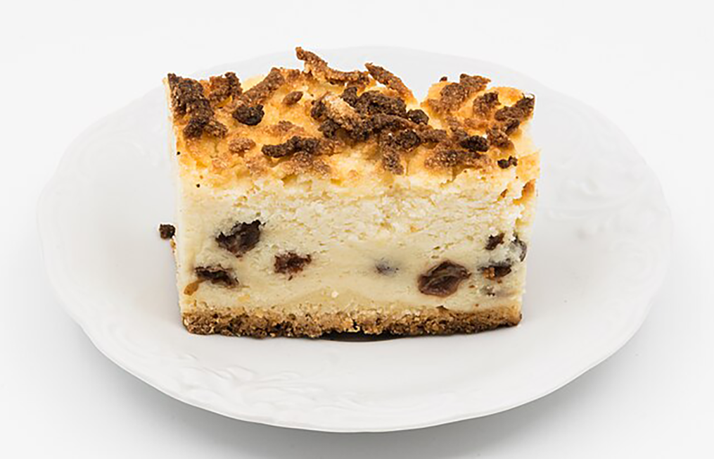 https://www.cadburydessertscorner.com/hubfs/dc-website-2022/articles/crumbly-soft-to-spicy-dessert-cakes-from-poland-that-feel-like-luxury-on-a-plate/sernik.webp