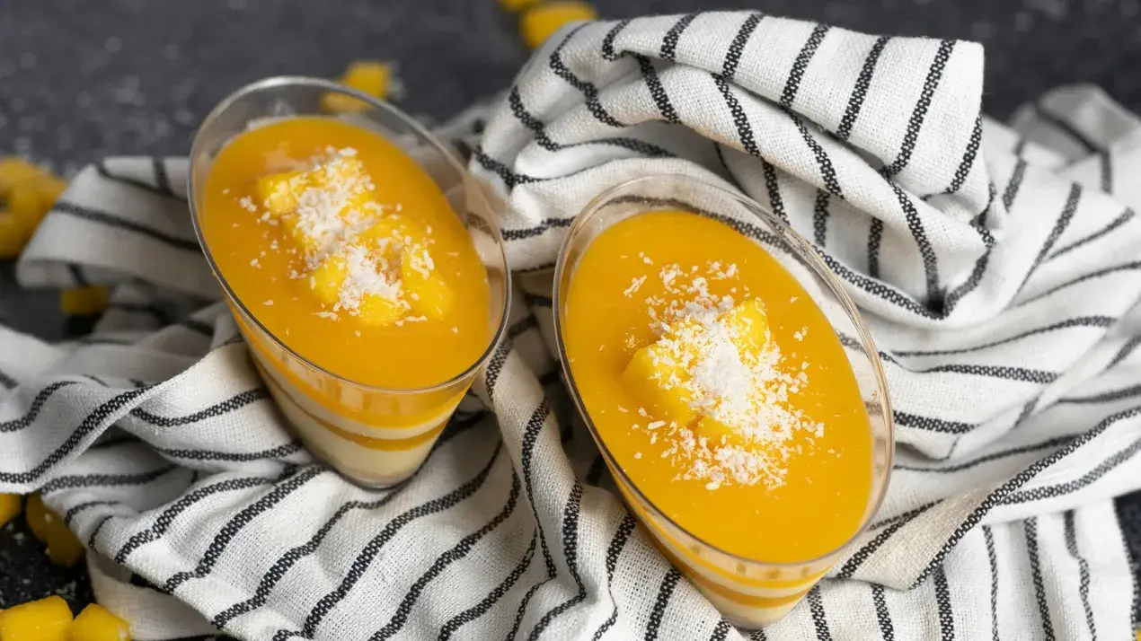 Exquisite Mango Mousse with Pistachios and Saffron Infusion: A Recipe Guide