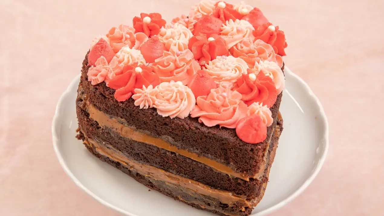 Heart-Shaped Chocolate Cake Recipe: Baking Method, Frosting Ideas, And Romantic Decoration Tips