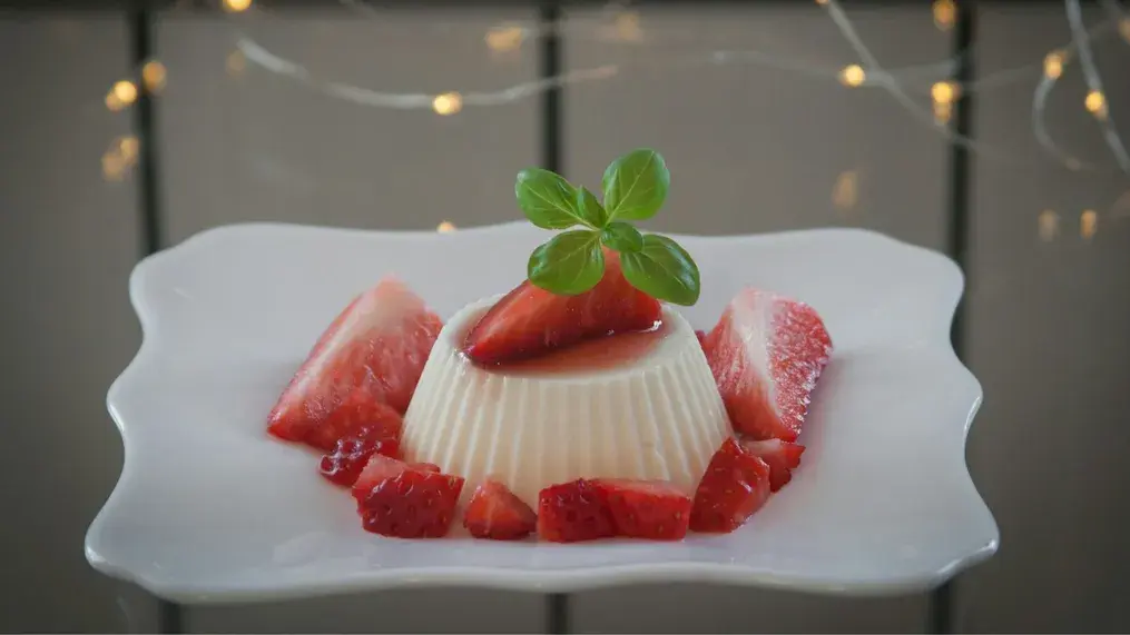 How to Create a Balanced Crunch in Panna Cotta with Almonds and Cashews