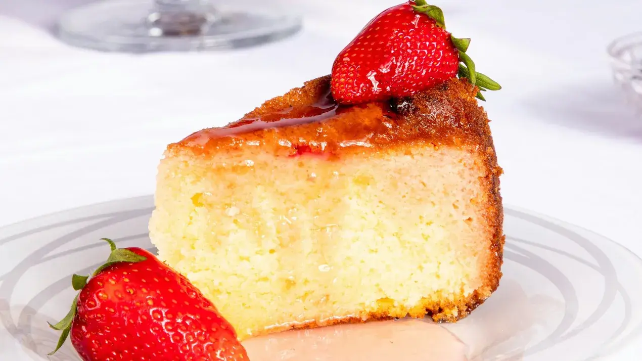 How to Make a Fun and Delicious Strawberry Crunch Poke Cake with Crispello Chunks