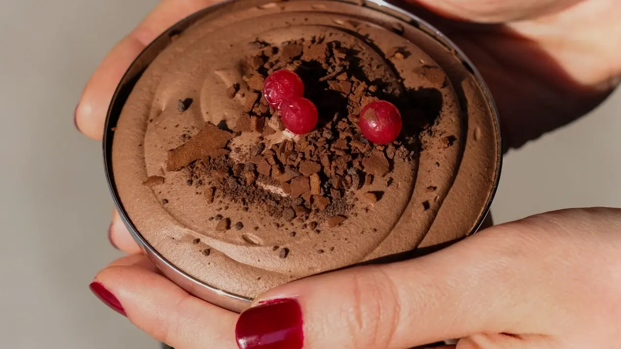 How To Make Chocolate Mousse: Easy Methods, Essential Ingredients, Texture Tips, And Serving Ideas