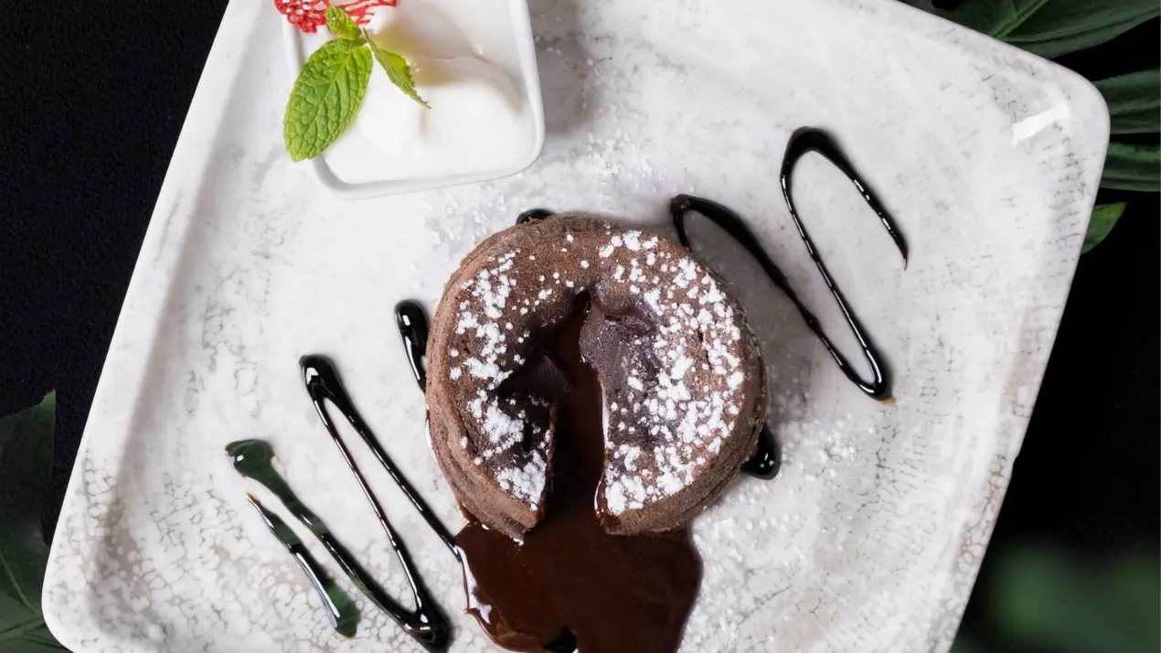 How To Prepare Chocolate Lava Cupcakes Recipe: Try These Warm, Gooey Chocolate-Filled Desserts