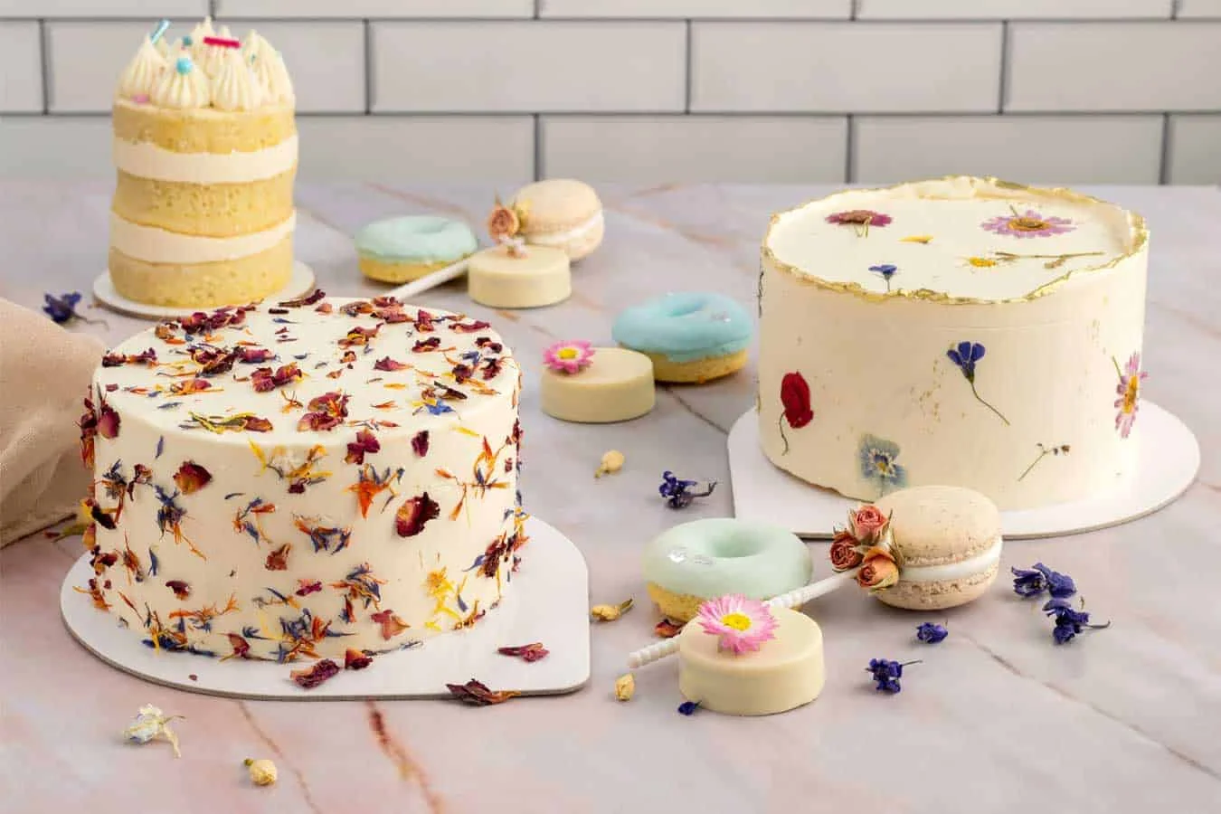 How to use edible flowers for a stunning designer cake