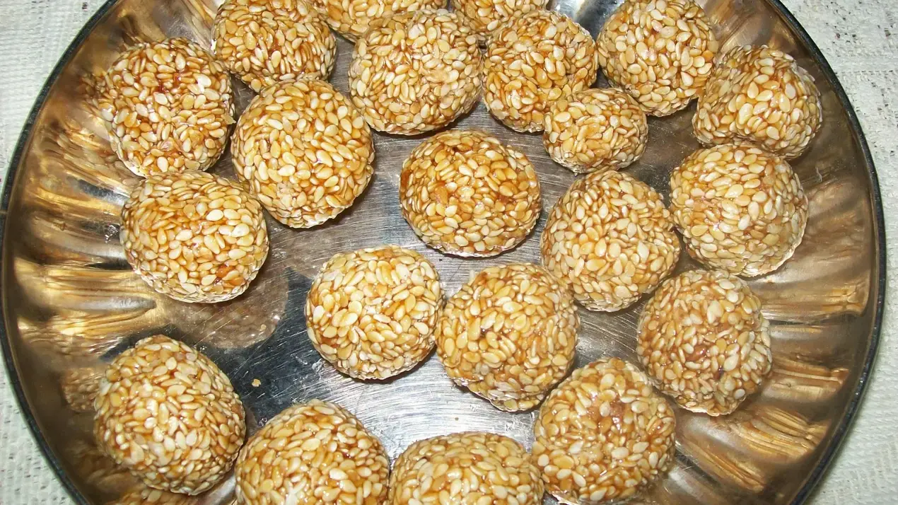 Jaggery Ladoo: Natural Sweetness for a Healthy Guru Purnima Offering
