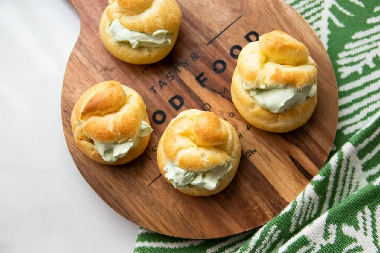 Matcha Cream Puffs with Dairy Milk Swirl: A Light and Luxurious Pastry