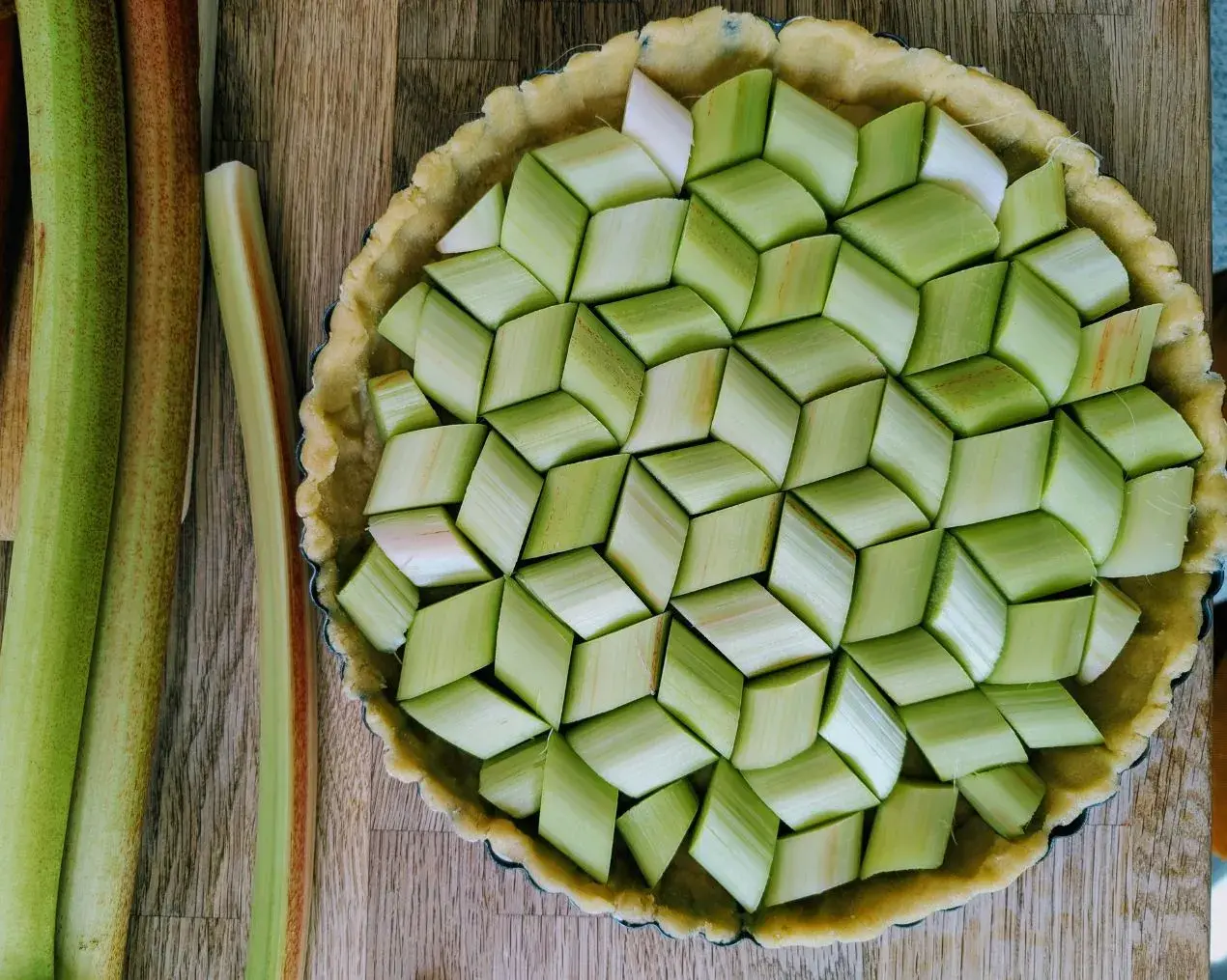 Pistachio-Infused Rhubarb Pie: A Gourmet Dessert Recipe