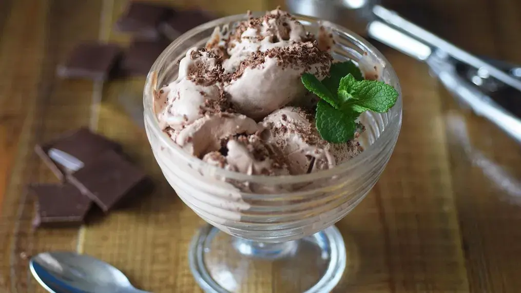 Refreshing Summer Chocolate Ice Cream: No Machine Needed