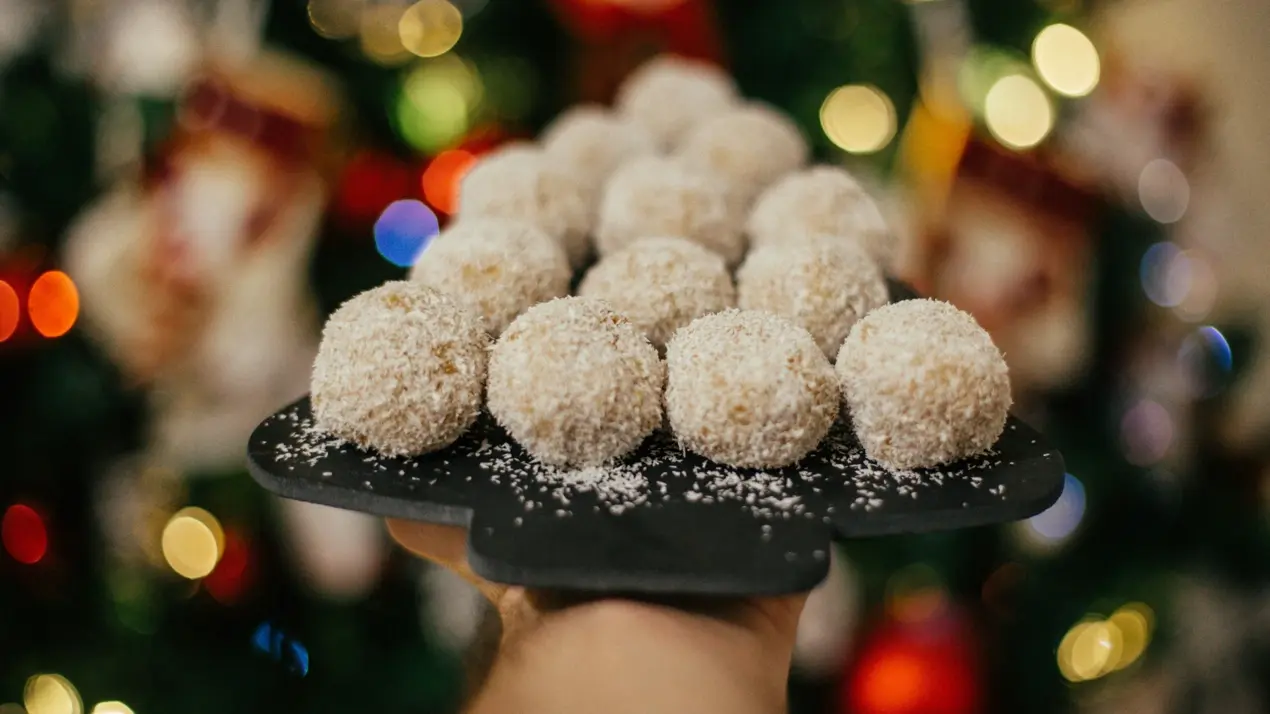 Russian Tea Cake Recipe: Snowball Cookies With A Festive Twist