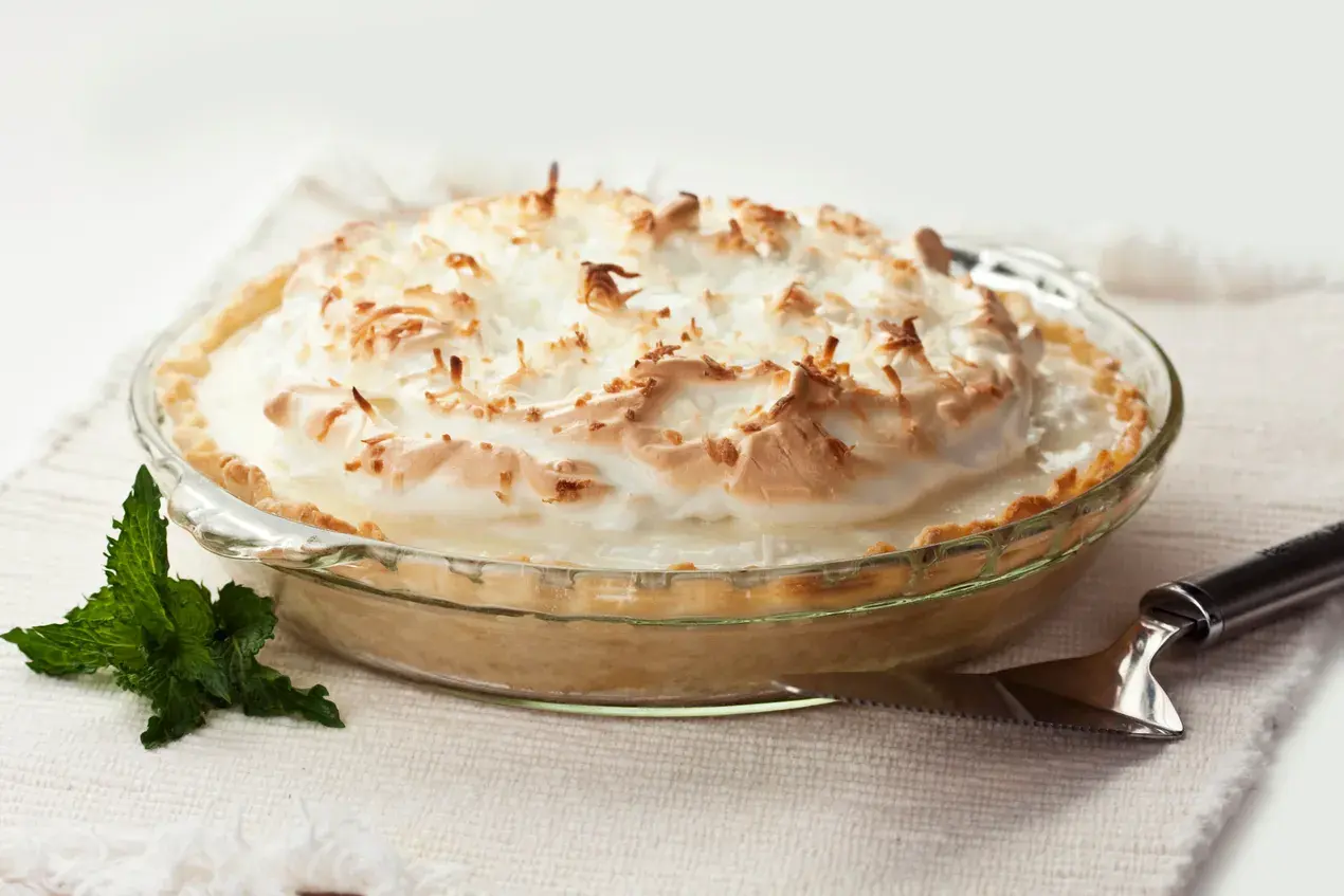 Step-by-Step Guide to Making Coconut Cream Pie with Almond Crunch