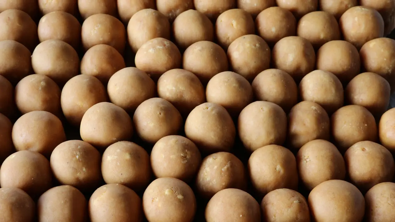 Sunnundalu Recipe: How to Make Andhra-Style Urad Dal Laddoos With Jaggery