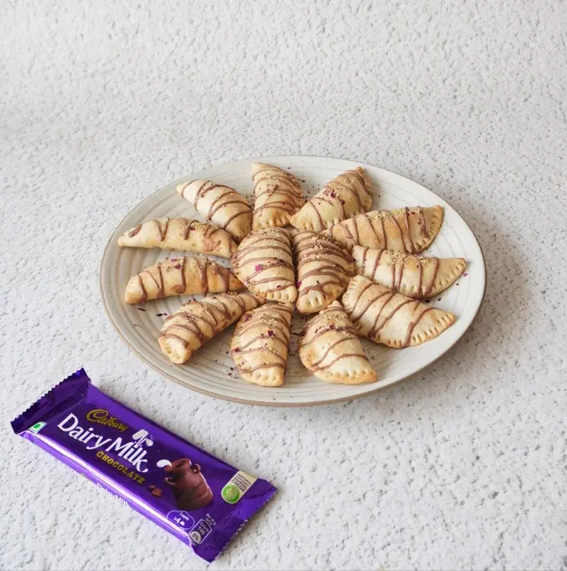 Chocolate Baked Gujiya With Dry Fruits & Coconut