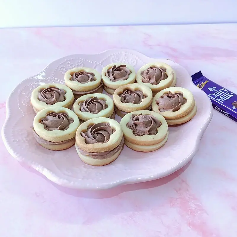 Chocolate Ganache-Filled Cookies