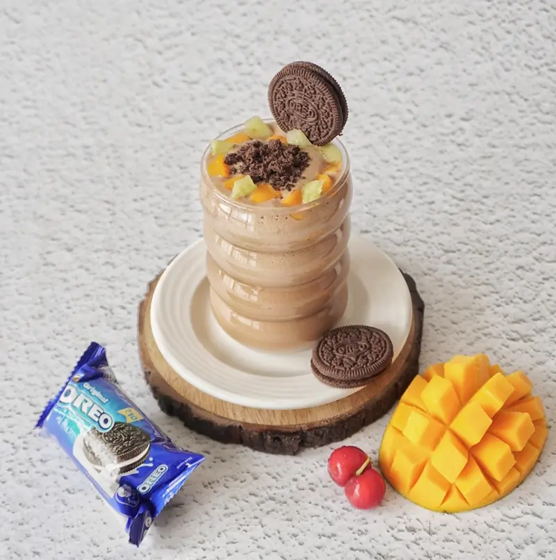 Chocolate Oreo Fruit Smoothie